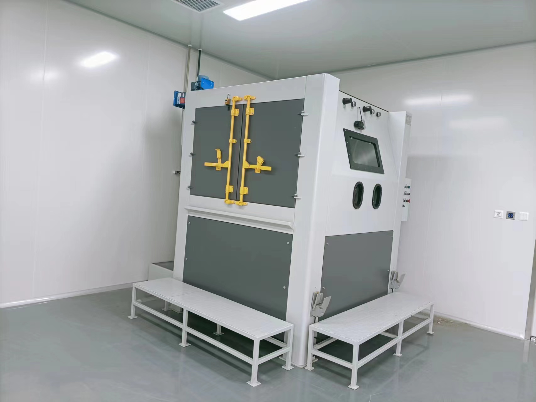 噴砂機(jī)助力化工設(shè)備延長壽命